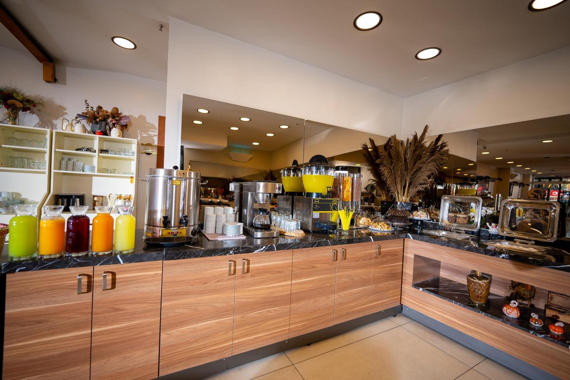 Mari Hotel