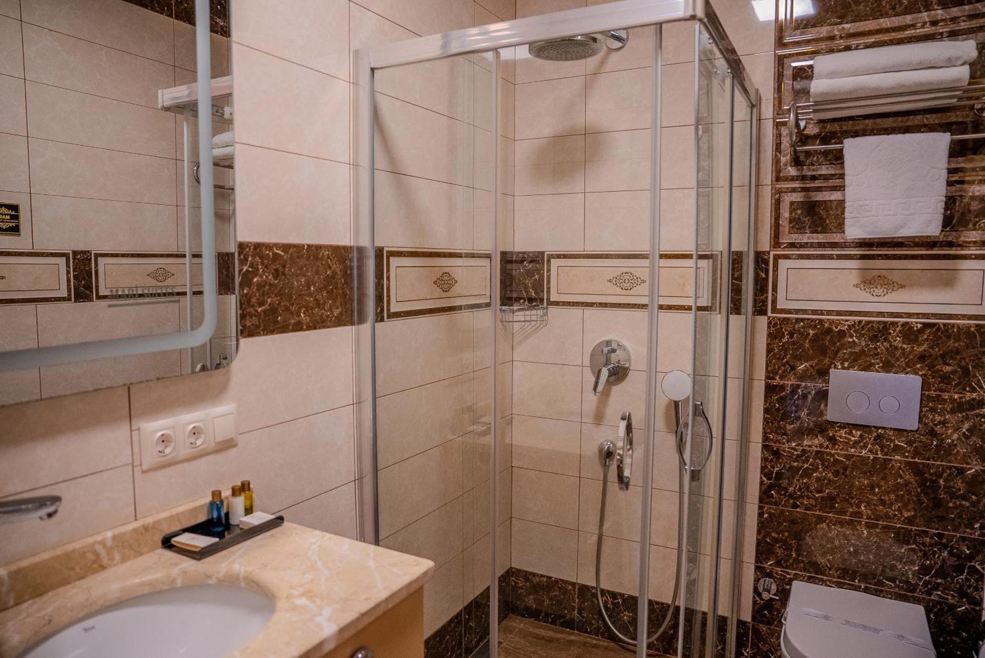 Mari Hotel 4*